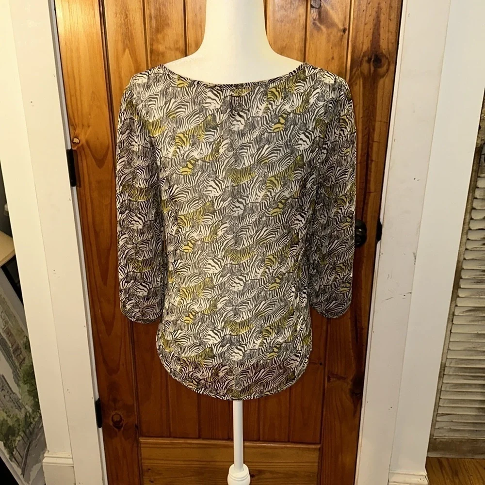 Banana Republic Factory zebra print shirt size Medium - Picture 3 of 6